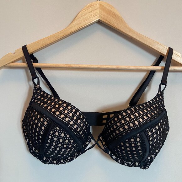 Victoria's Secret Bombshell Plunge Bra - Picture 1 of 3
